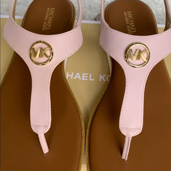 MICHAEL KORS JUDY THONG SAFFIANO POWDER BLUSH - Picture 9 of 16